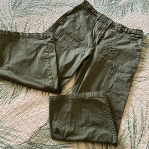 SIZE 6 WHITE HOUSE BLACK MARKET wide leg crop.